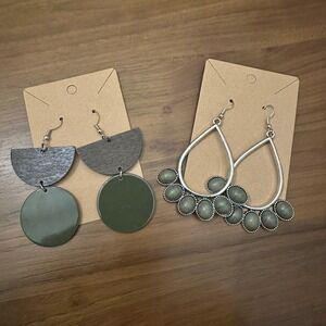 NWOT Paparazzi Dangle Earrings‎ Pair of 2